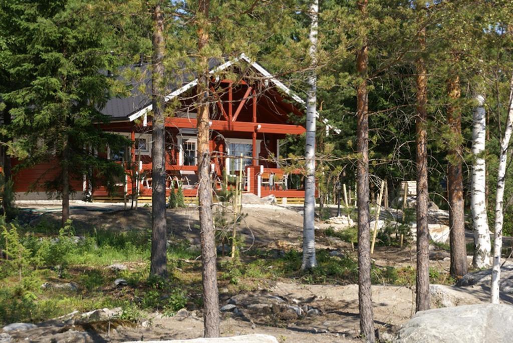 Kartanohotelli Satulinna Huvilat Hirvensalmi Екстериор снимка